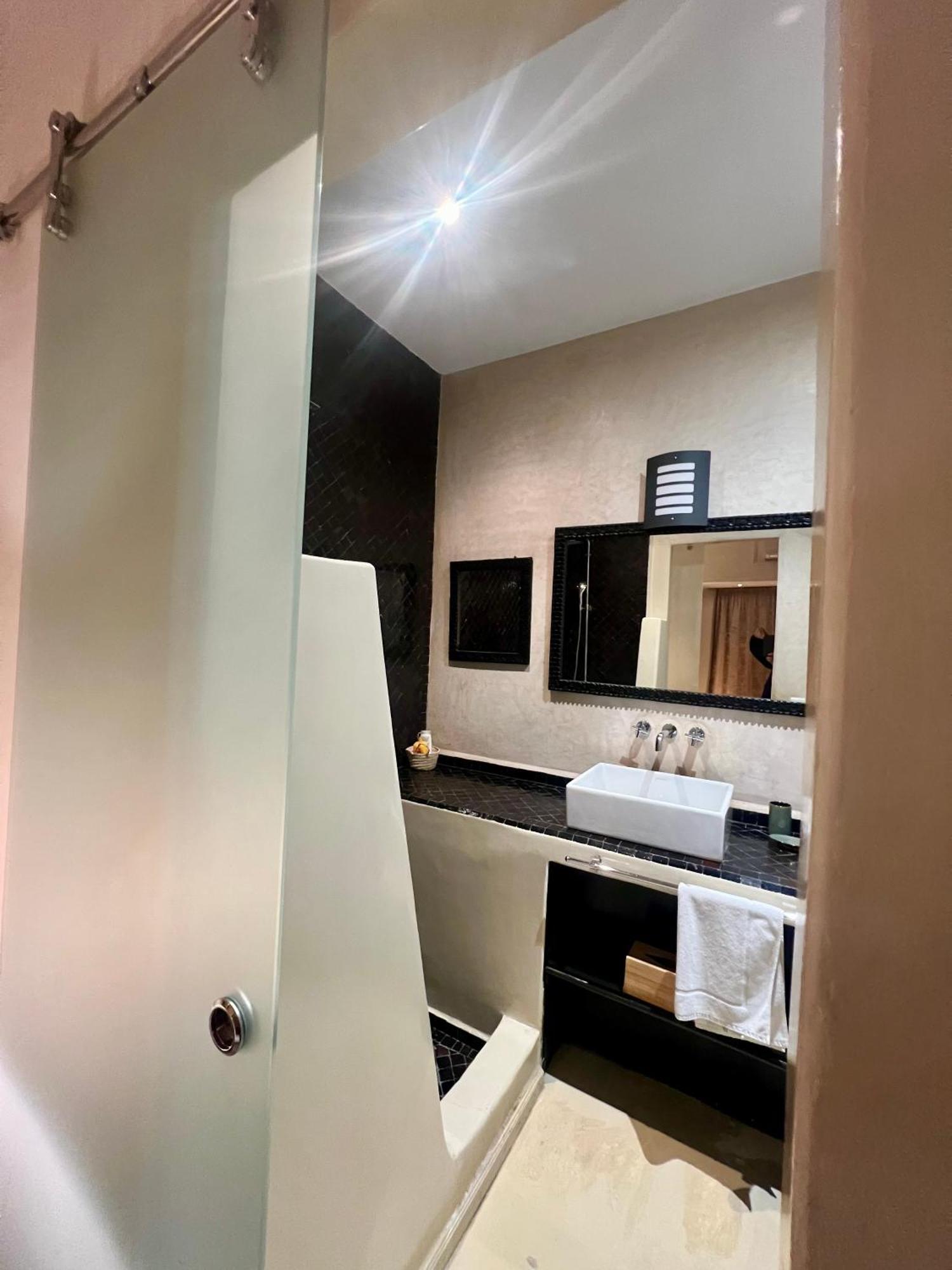 "Le 21", Exclusive Luxury Duplex 400M From Jemaa El Fna Place -Hammam-Jacuzzi-Koutoubia View-Roof Terrace -Speed Wifi マラケシュ エクステリア 写真